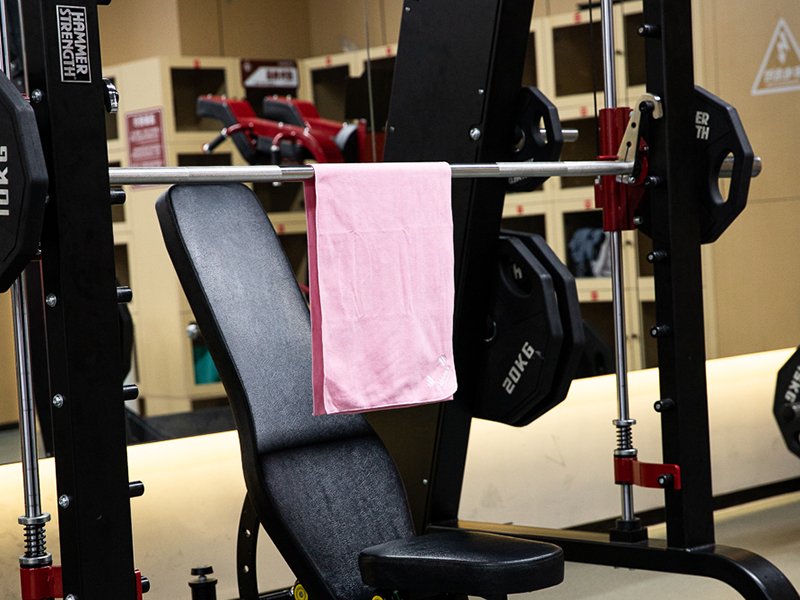 Instant cooling fabric & quick-dry microfiber tech.