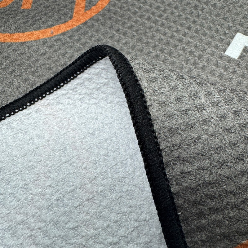 Horizontal Microfiber golf towel with Woven tape - 4