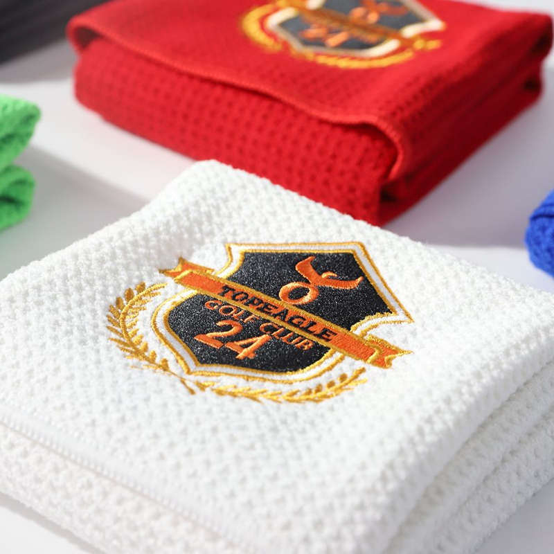420GSM 16″ x 24″ Tri-Fold Portable Microfiber Fabric Waffle Pattern Golf TowelEmbroidered Golf Towel - 2
